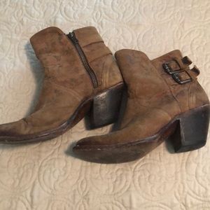 Women’s luchesse booties